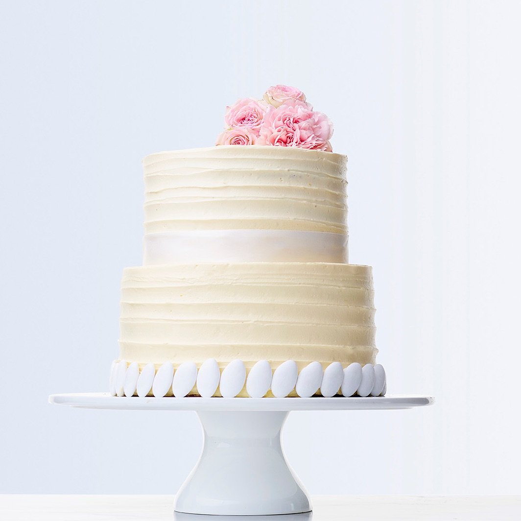 Les drag&eacute;es sont un incontournable des mariages 
Les voici d&eacute;licatement revisit&eacute;s pour un wedding cake Infinite vanilla de toute beaut&eacute;. 

Plus d&rsquo;info sur www.loveandcakes.fr. 

#WeddingCake #LoveAndCakesParis #Maria
