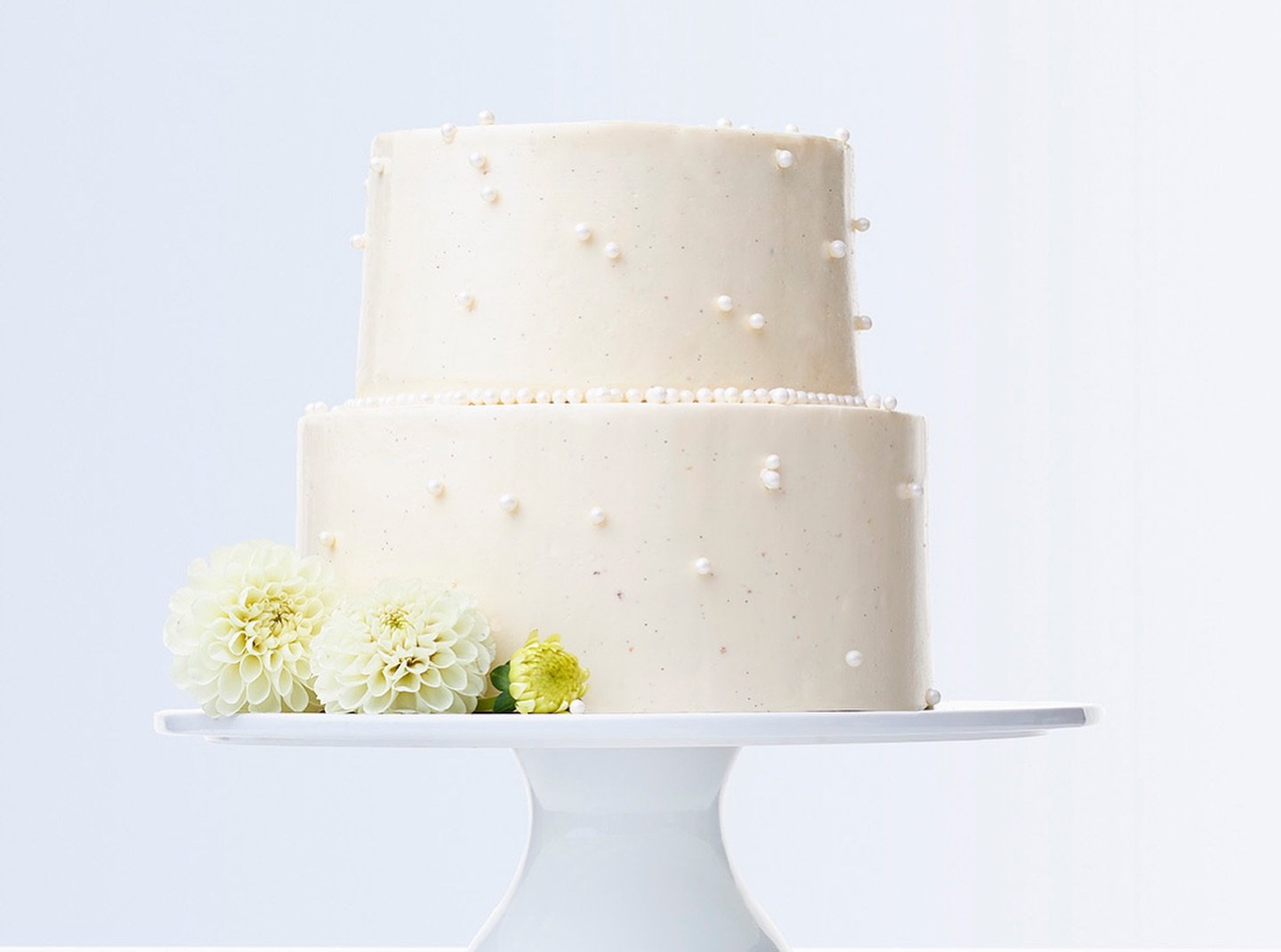 🎂✨ D&eacute;couvrez les wedding cakes &agrave; la vanille de Love and Cakes Paris ! ✨🎂 Sublimes et perl&eacute;s, ils r&eacute;galeront vos invit&eacute;s avec finesse et d&eacute;licatesse! 
#WeddingCake #LoveAndCakesParis #Mariage #Paris #P&acirc